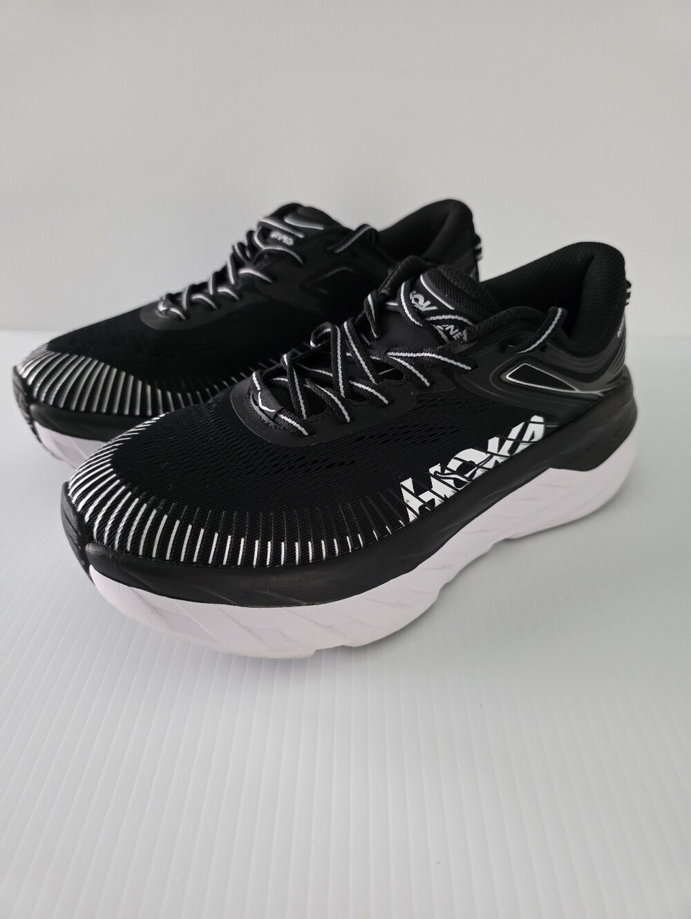 HOKA One One Womans Bondi 7 Size 7.5B Black Performance Running Shoe